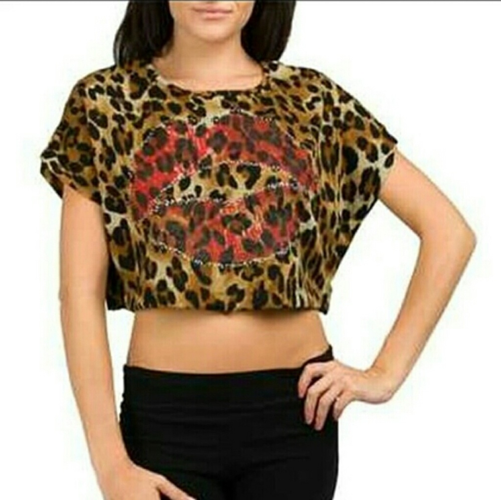 Womens leopard crop top with red lips
